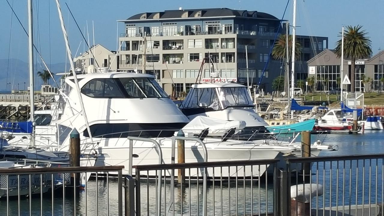 Marina View Apartments ギズボーン エクステリア 写真